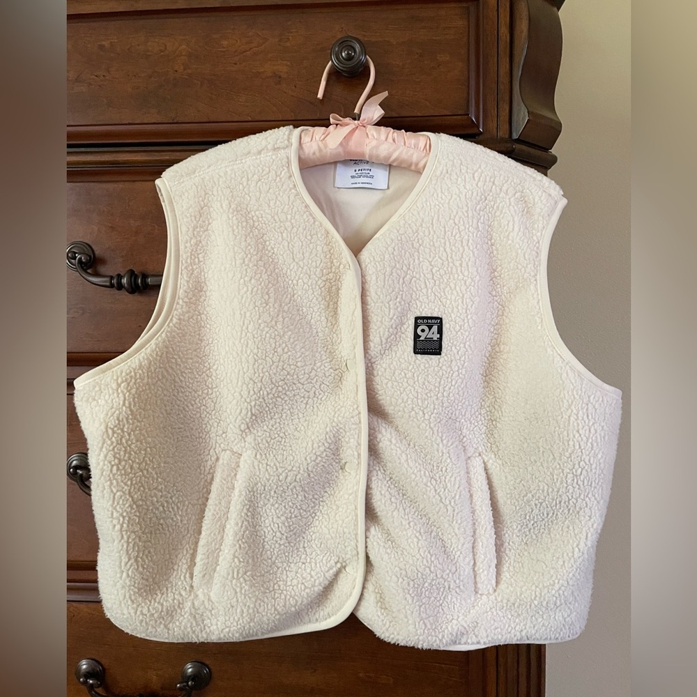 Old navy cream Sherpa vest, alternative to American vintage hoktown Sherpa vest.